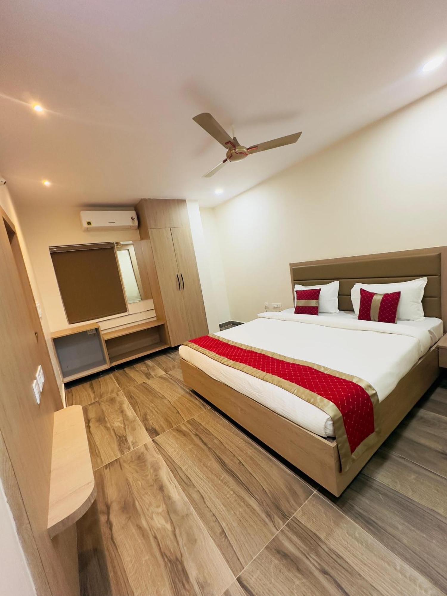 Hotel Raga Karimnagar Ngoại thất bức ảnh