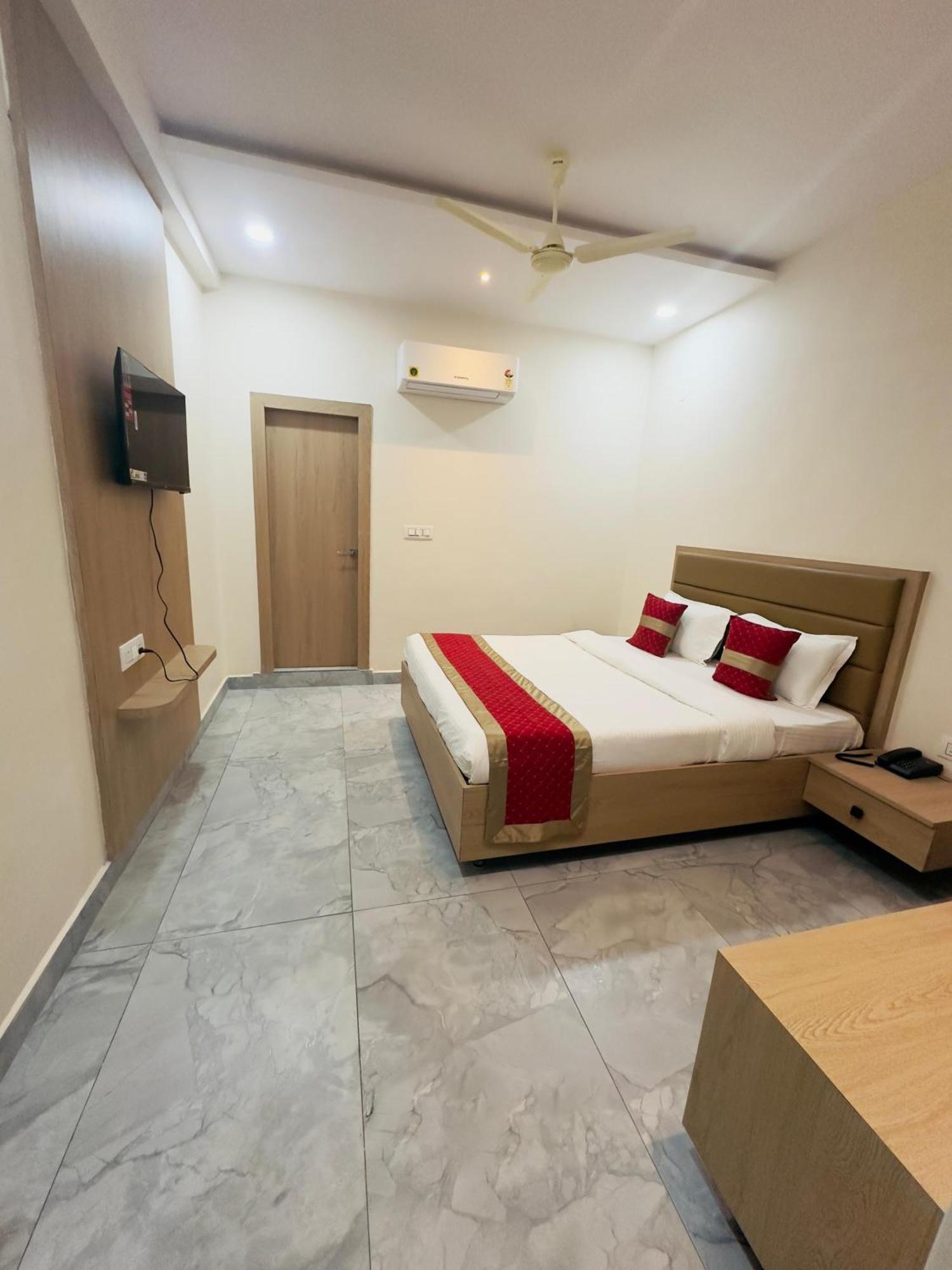 Hotel Raga Karimnagar Phòng bức ảnh