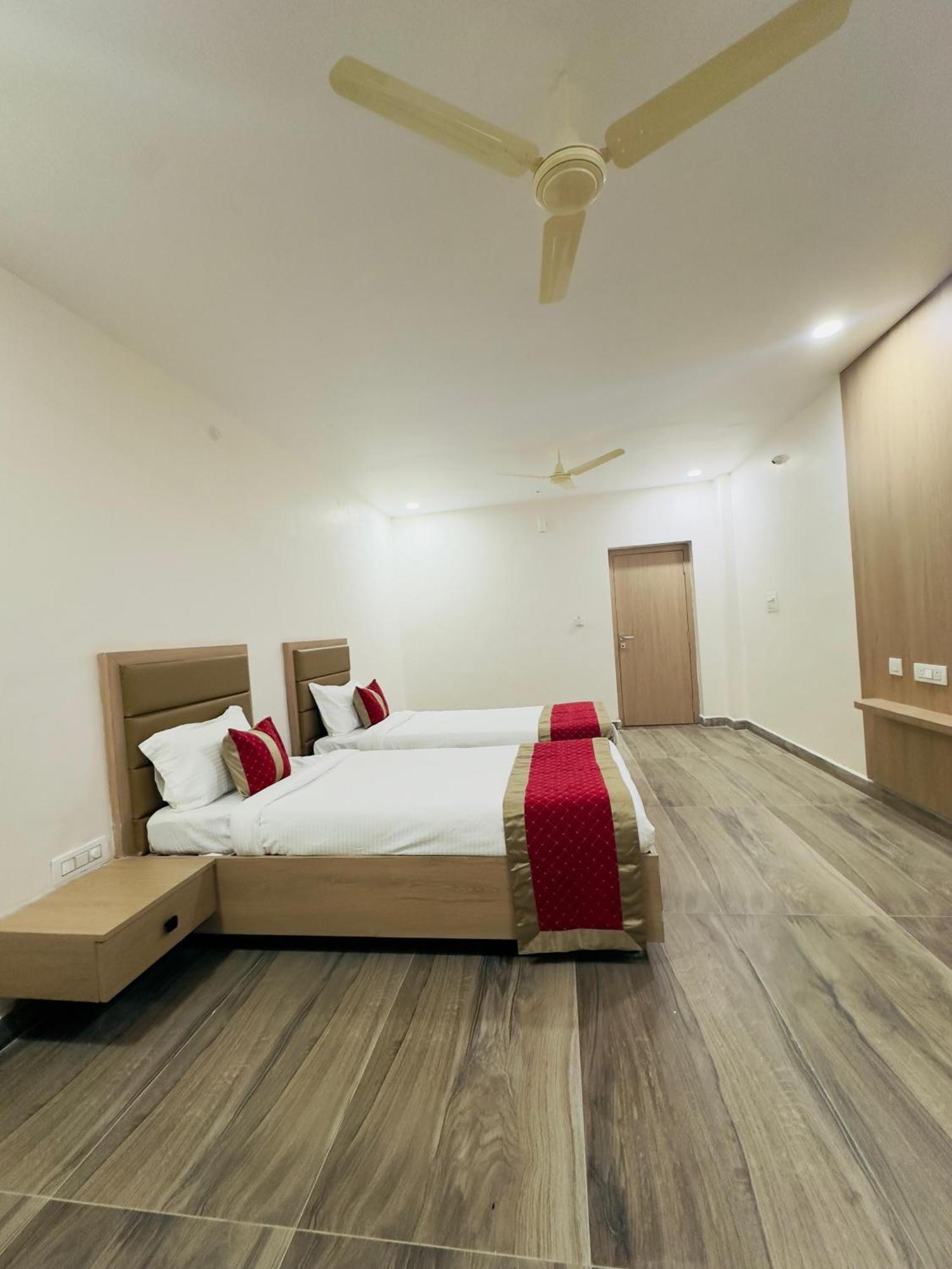 Hotel Raga Karimnagar Phòng bức ảnh