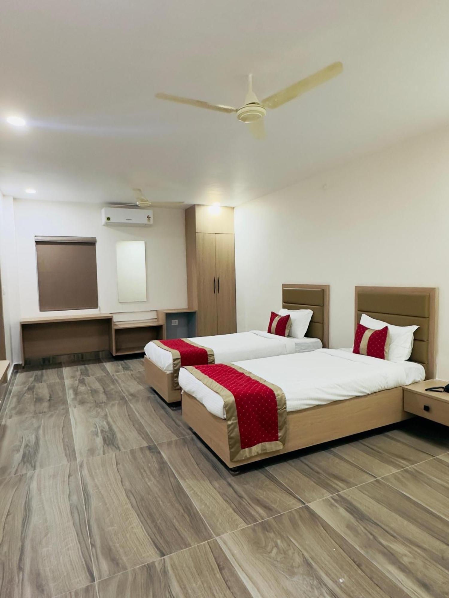 Hotel Raga Karimnagar Phòng bức ảnh
