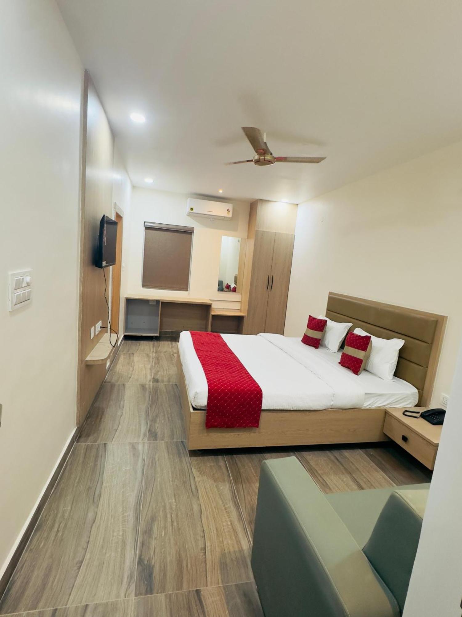 Hotel Raga Karimnagar Ngoại thất bức ảnh
