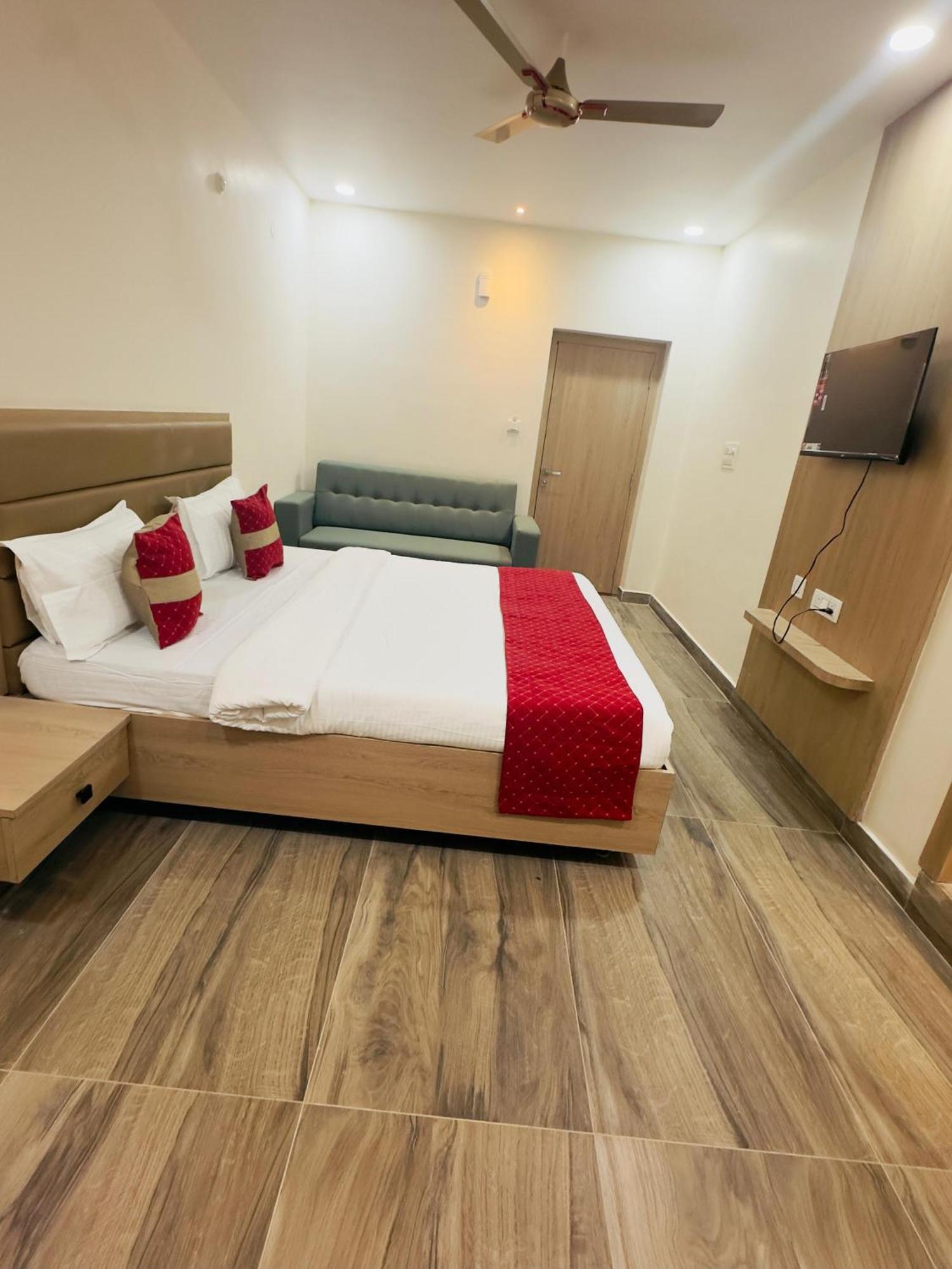 Hotel Raga Karimnagar Ngoại thất bức ảnh
